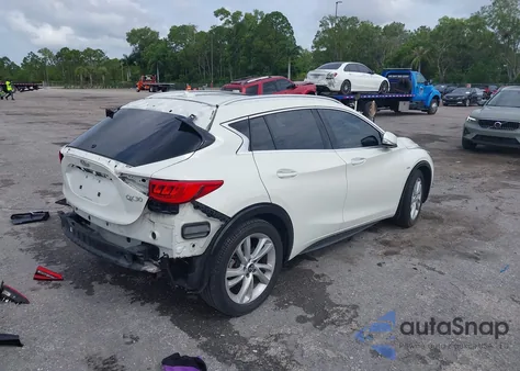 2018 Infiniti Qx30 Luxe z USA, uszkodzony, nr VIN SJKCH5CP0JA005056